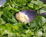 Foto del paso 2 de la receta: Ensalada de radicheta con ajo