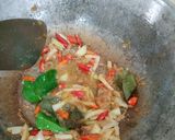 Foto langkah ke 4 dari resep Cumi Hitam Jamur Merang.