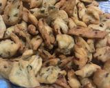 Foto langkah ke 4 dari resep Kue Bawang Gunting.