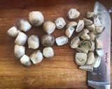Hình bước làm 2 của món Bầu xào nấm rơm chay