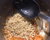 Foto del paso 3 de la receta: Trigo 🌾 con pollito al sillao