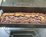 Foto del paso 3 de la receta: Budín de algarroba, nueces y chips de chocolate sin tacc