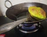 A picture of step 3 of Bathua ki poori.