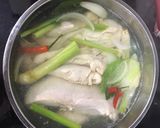 Hình bước làm 1 của món Khô gà lá chanh