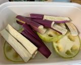 Une image de l'étape 4 de Aubergines chinoises avec courgette ronde et pommes de terre grillées herbes et épices.