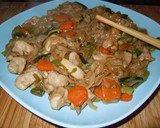 Foto del paso 16 de la receta: Noodles de arroz salteados con pollo