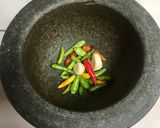 รูปขั้นตอนการทำที่ 1 ของ น้ำพริกกะปิปลาทูทอดผักต้ม 🐟🥒🌶 #กินผักรักสุขภาพ 1