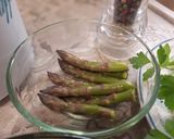 Foto del passaggio 1 della ricetta Risotto con Asparagi e Gamberetti