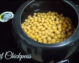 A picture of step 1 of Punjabi Choley Kulche.
