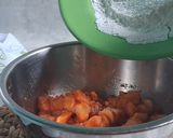 Foto langkah ke 3 dari resep Chicken Popcorn.
