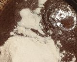 Foto del passaggio 4 della ricetta Biscotti al cacao e gocce di cioccolato