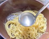 Foto del passaggio 3 della ricetta Spaghetti con ostriche e salsa di soia a modo mio 🇯🇵🍴