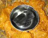 A picture of step 1 of Butter chicken khichdi.