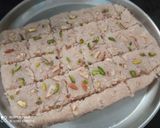 ओल्या नारळाची बर्फी (olya naralachi barfi recipe in marathi) रेसिपी स्टेप 7 फोटो 
