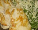 Foto del paso 1 de la receta: Pechuga a la cacerola con salsa blanca y verdeo. Y papas fritas