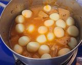 Hình bước làm 3 của món Chả lụa kho trứng cút
