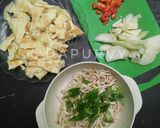 Foto langkah ke 2 dari resep DADAR TELUR Cah Toge versi Pedas Gurih.