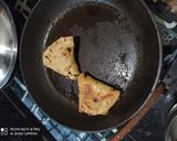 A picture of step 3 of Roti samosa.