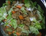 Foto langkah ke 4 dari resep Tumis Sawi Putih Bakso Wortel.