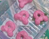 Foto langkah ke 5 dari resep Donat pink ceria.