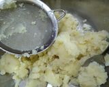 Foto langkah ke 3 dari resep Cheese and Sausage Potato Balls.