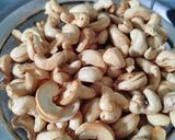 Foto langkah ke 5 dari resep Kacang Mede Goreng Mantul.