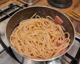 A picture of step 5 of Spaghetti Carbonara.