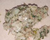 A picture of step 3 of Aloo bathua parantha.