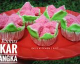 Foto langkah ke 6 dari resep Bolu Kukus Mekar Semangka.
