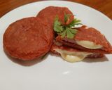 Foto del paso 5 de la receta: Medallón de masa de croquetas relleno de jamón y queso