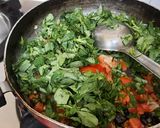 A picture of step 4 of Methi pithla jowar green garlic bhakri and thecha village style.