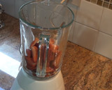 Foto del paso 1 de la receta: Jugo Rosa (Fresa, Pepino y Espinaca)
