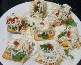 વેજ.ચીઝ બિસ્કિટ પિઝા (Veg. Cheese Biscuit Pizza Recipe In Gujarati) રેસીપી સ્ટેપ4ફોટો