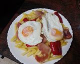 Foto del paso 3 de la receta Huevos rotos con papas fritas, pimiento frito y jamón serrano
