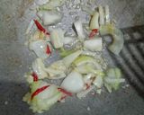 Foto langkah ke 2 dari resep Telur Ceplok Kecap Inggris.