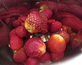 A picture of step 1 of Strawberry sheero.