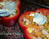 Foto del paso 3 de la receta: Pimientos rojos rellenos de pollo, bacon y verduras (asados)