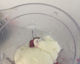 Foto del paso 2 de la receta: Batido con pitahaya roja, fresas, manzana, yogur, miel!