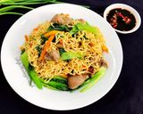 Hình bước làm 3 của món Mì Gói Xào Lòng Gà,Nấm