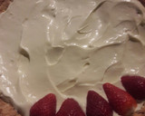 Foto del paso 3 de la receta: Tarta de frutilla con crema y gelatina