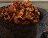 A picture of step 5 of Camarones Diablo.