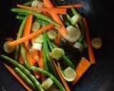 Foto del paso 1 de la receta: Pechuga de pollo con vegetales in wok