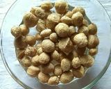 A picture of step 1 of Soya Chunks Fry.