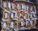 Foto del paso 5 de la receta: Tarta de salchichas, tomate, choclo y queso