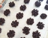 Foto langkah ke 4 dari resep Kue semprit coklat (Milo).