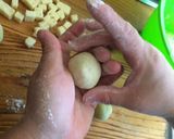 Foto del paso 3 de la receta: Bombitas de queso duquesas 🧀