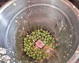 A picture of step 1 of Green peas Hummus.