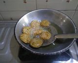 A picture of step 4 of Jowar lilva vada.
