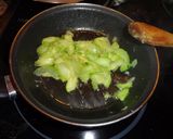 Foto del paso 4 de la receta Tortilla de calabacín y gambitas