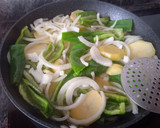 Foto del paso 2 de la receta: Patatas a lo pobre con huevo